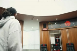 那年猛龙真的强！北境之王回归！伦纳德来到猛龙更衣室